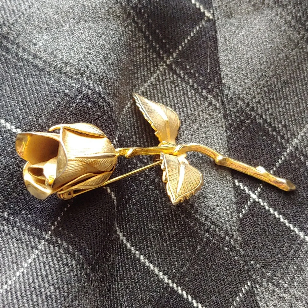 Vtg Giovanni Rose Brooch, Gold Tone